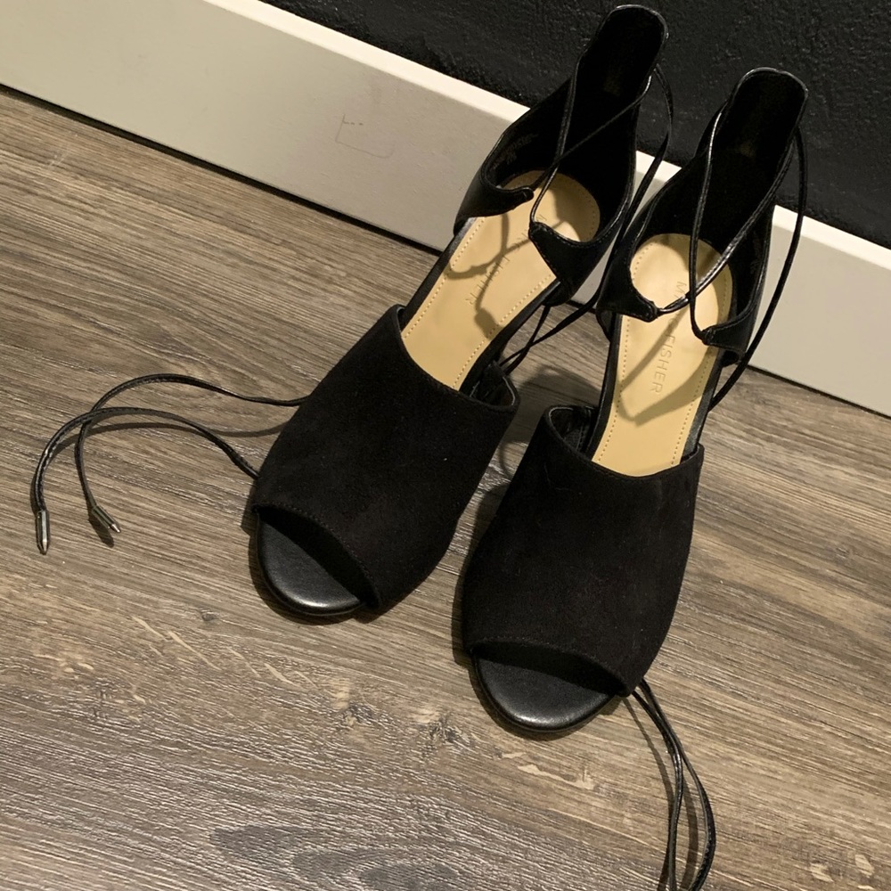 Never Worn! Unique Marc Fisher Heels Size 8